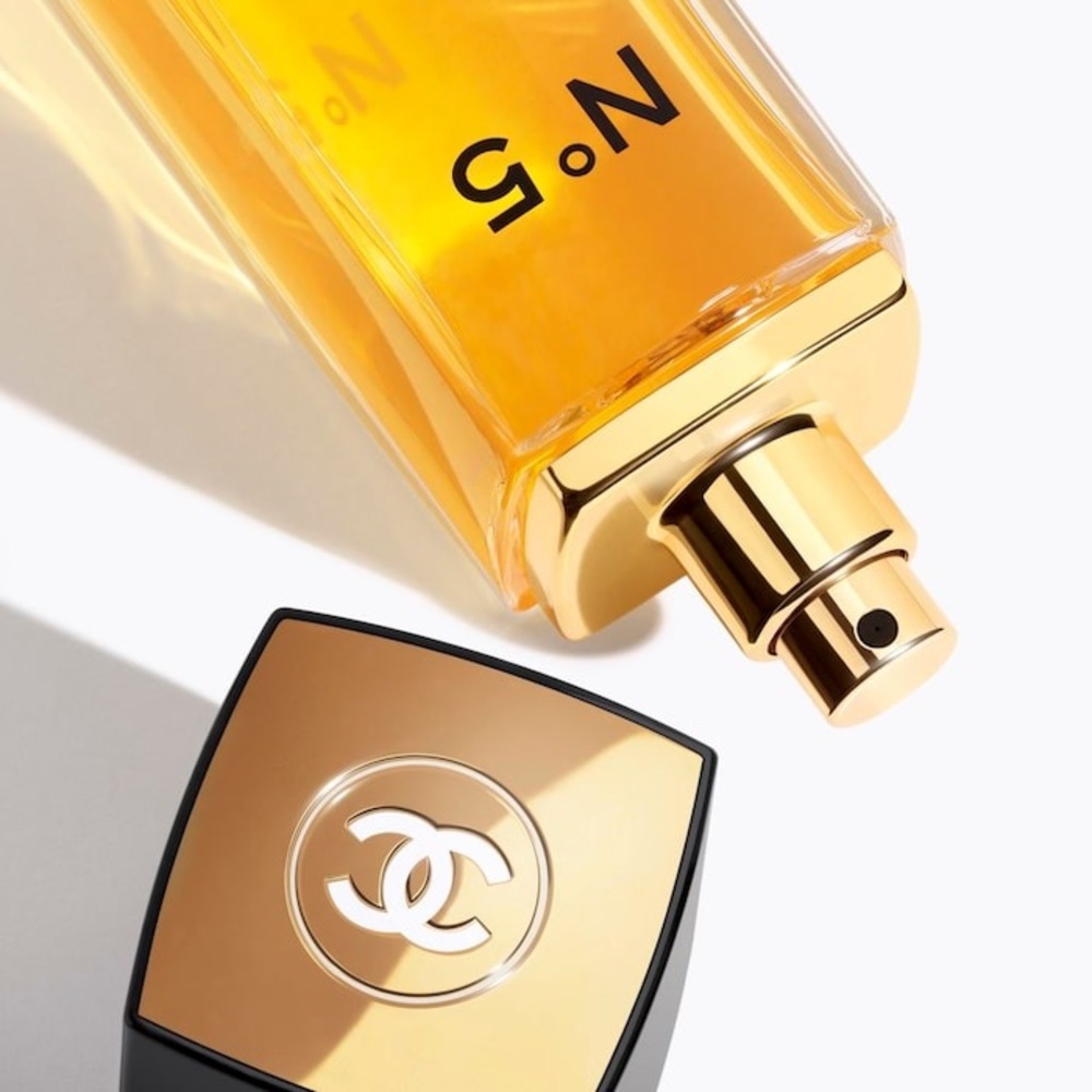 Chanel N°5 Eau De Toilette Spray perfume 100ml. 3.4 Fl.OZ. - Picture 2 of 6
